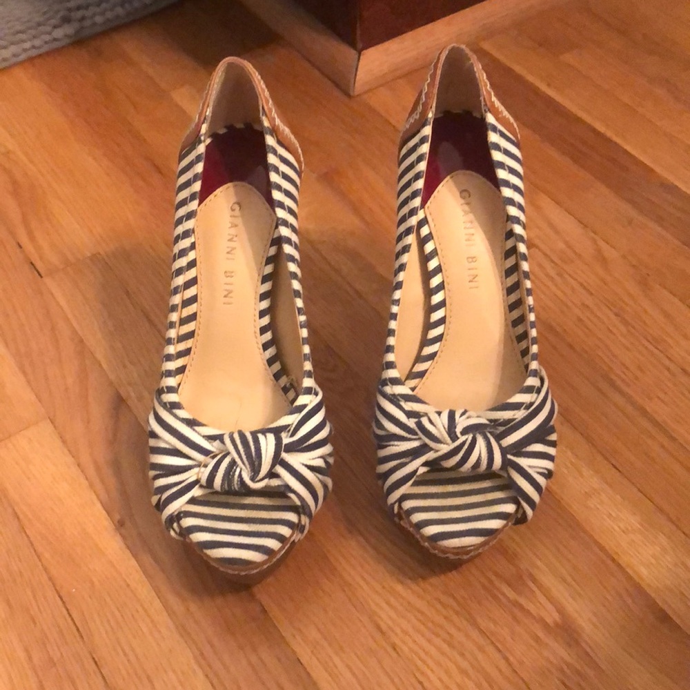 Gianni Bini navy/white high heels
